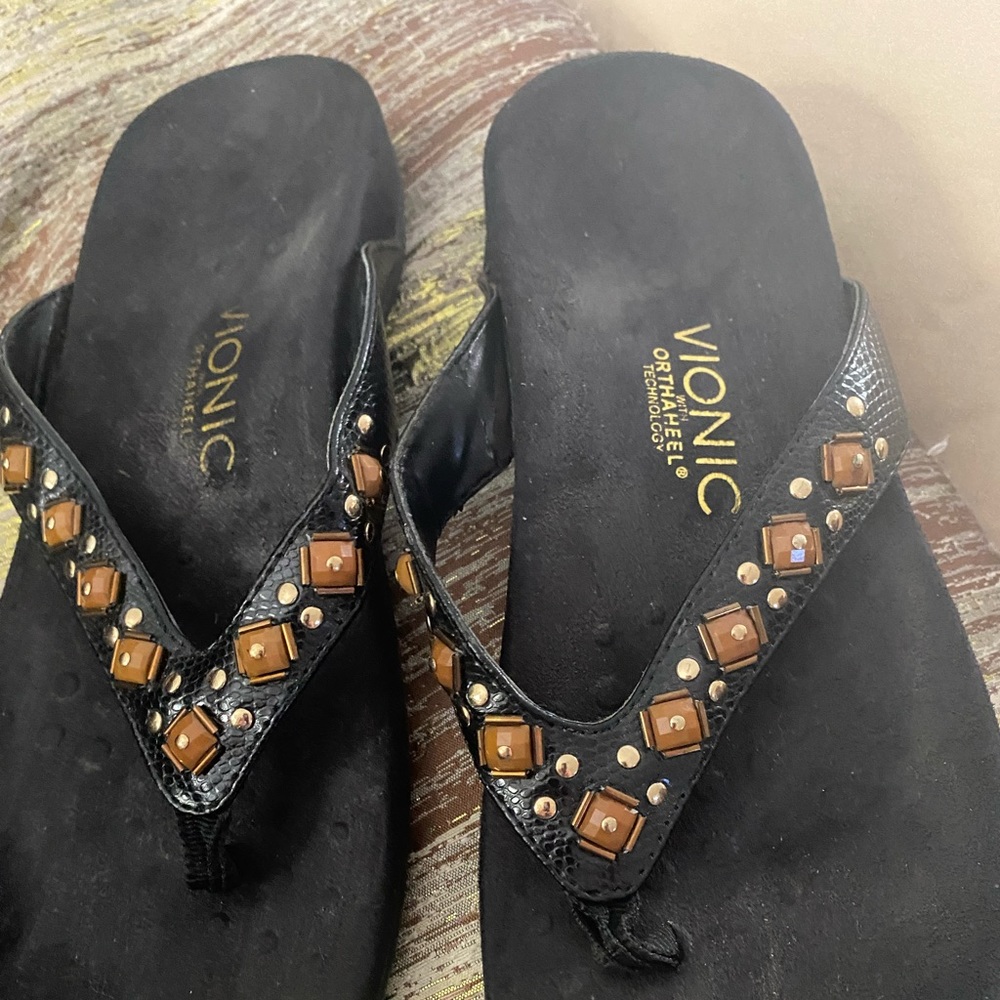 Vionics Flip Flops. Size (8 to 81/2) good condition.